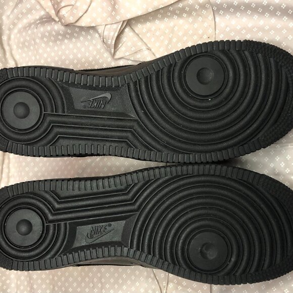 Supreme Black Air Force 1 – Size 9 - Picture 4 of 5